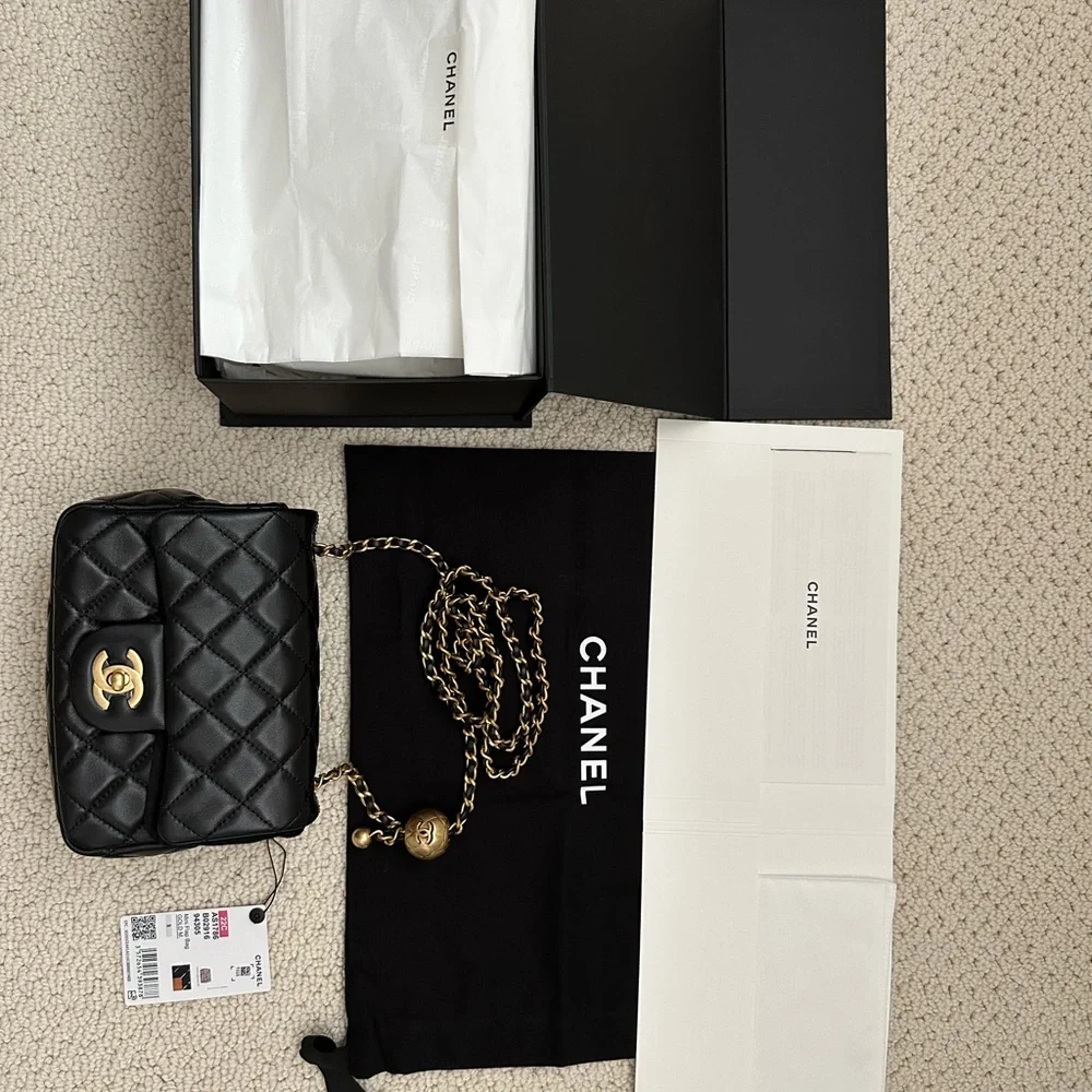 Brand new with tag 22C CHANEL pearl crush mini square black with gold ball - Picture 9 of 9
